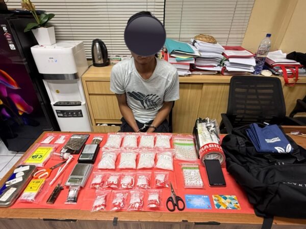 Polda Bali mengamankan barang bukti 831 gram sabu dalam pengungkapan kasus narkotika di Denpasar.