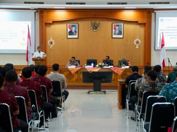 Bupati Badung Adi Arnawa membuka Bimtek Kaling dan Kelian Banjar Dinas Kuta Utara