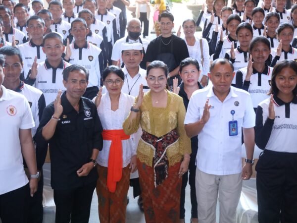 Rasniathi Adi Arnawa pimpin prosesi potong rambut Paskibraka Badung