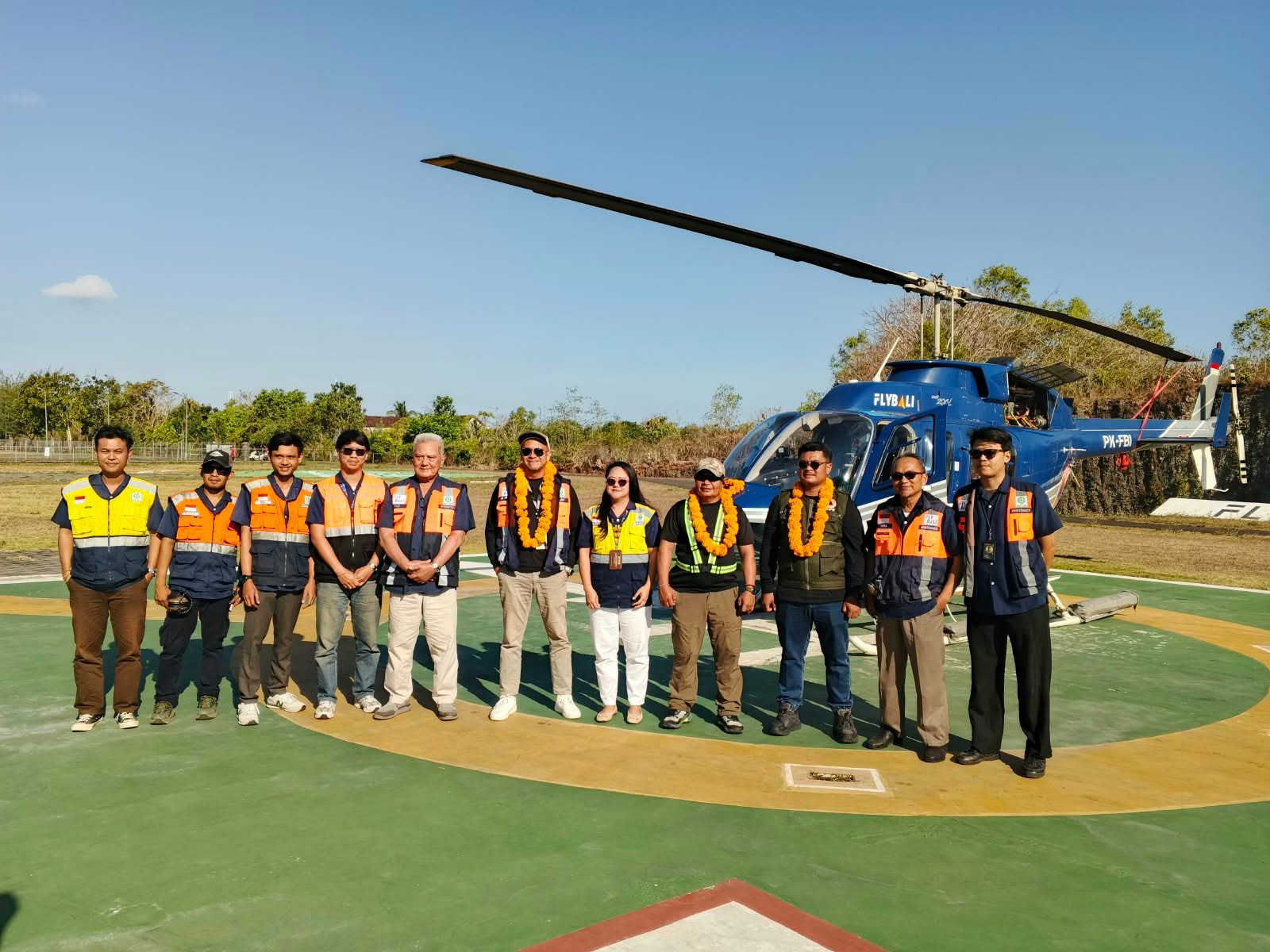 Helikopter Fly Bali mendukung patroli udara penanganan karhutla di Kalimantan Barat