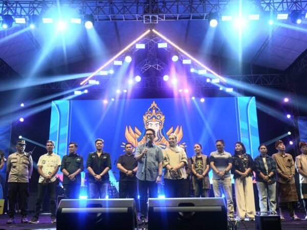 Bupati Badung I Wayan Adi Arnawa menutup Darmasaba Village Festival III 2026