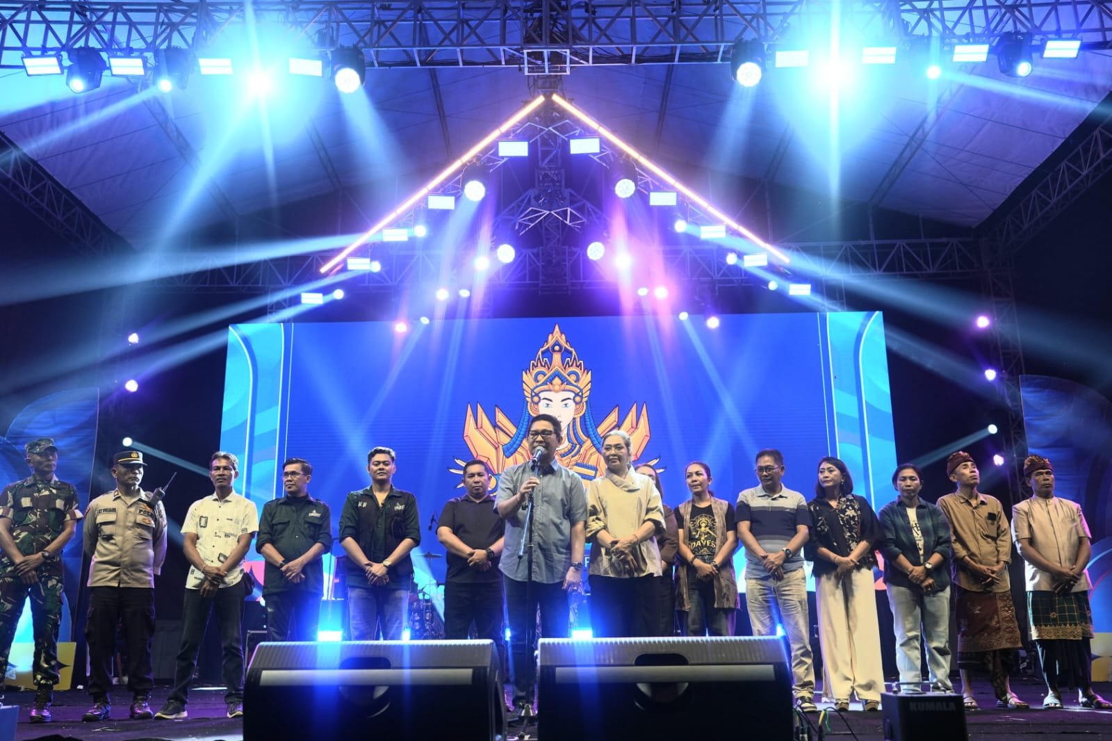 Bupati Badung I Wayan Adi Arnawa menutup Darmasaba Village Festival III 2026
