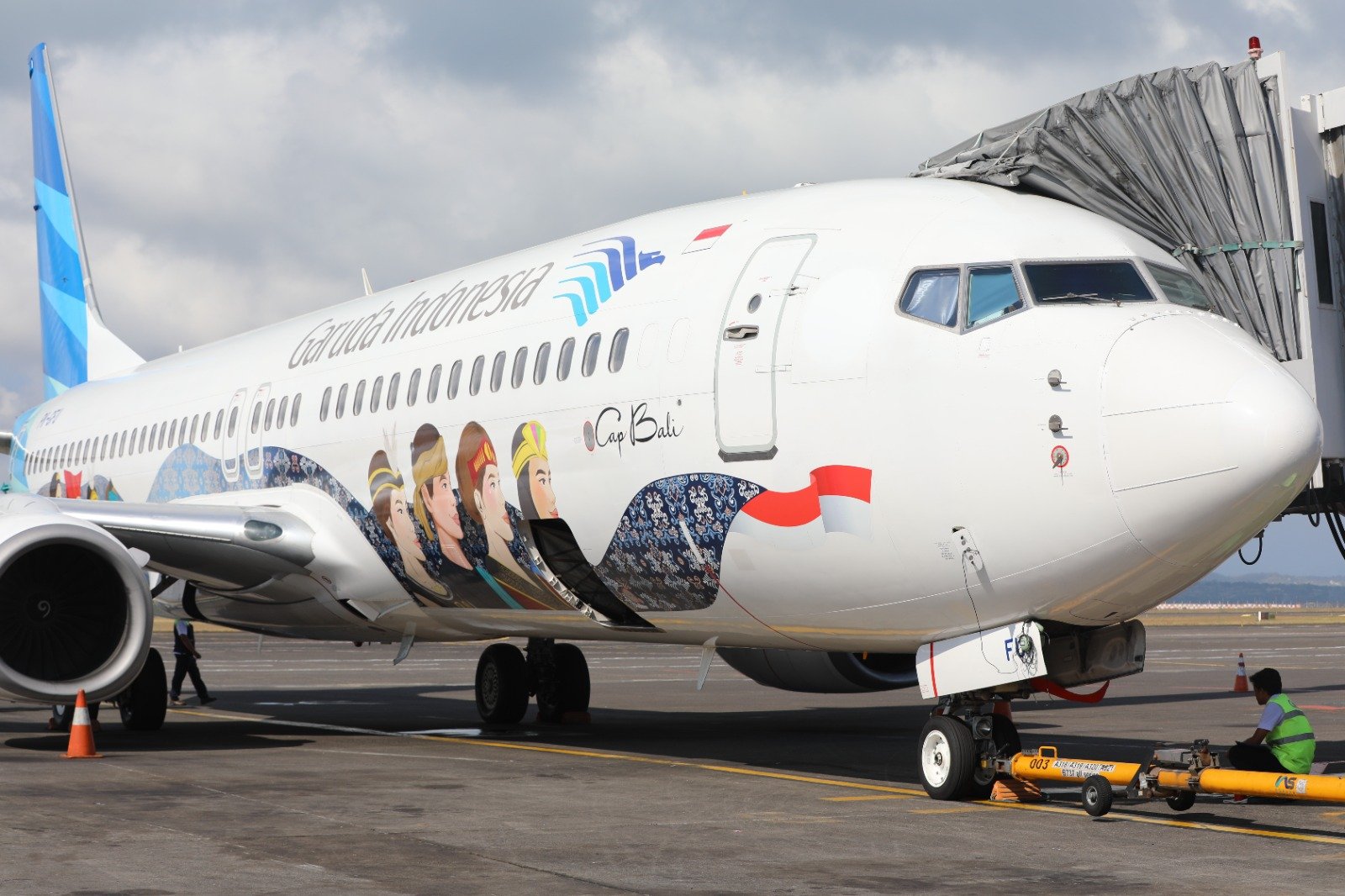 Penerbangan perdana Garuda Indonesia rute Bali-Bandung di Bandara Ngurah Rai