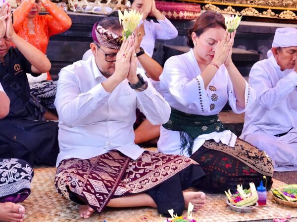 Wabup Badung Bagus Alit Sucipta menghadiri karya di Pura Ibu Panti Bualu