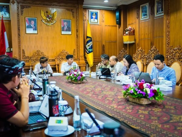Bupati Badung I Wayan Adi Arnawa membahas rencana terowongan bawah tanah Gatsu Barat-Canggu.