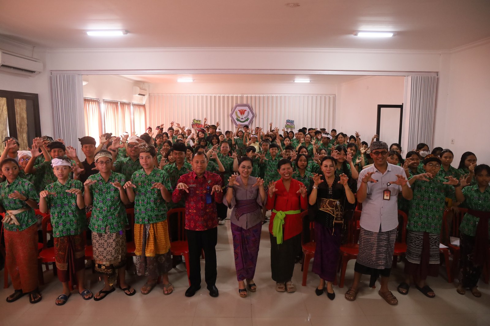 Bunda Anti Narkoba Badung sosialisasi pencegahan narkotika di SMP CIS