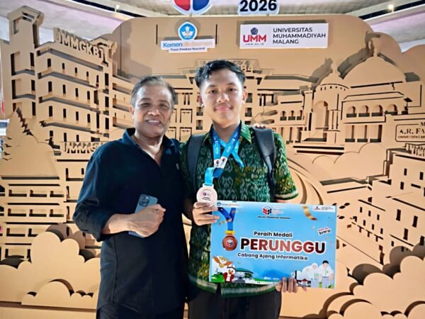 Angga Panji siswa Smansa Denpasar meraih medali perunggu OSN 2026 bidang Informatika.