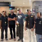 Petugas Imigrasi Ngurah Rai melakukan pengawasan terhadap warga negara asing di Bali
