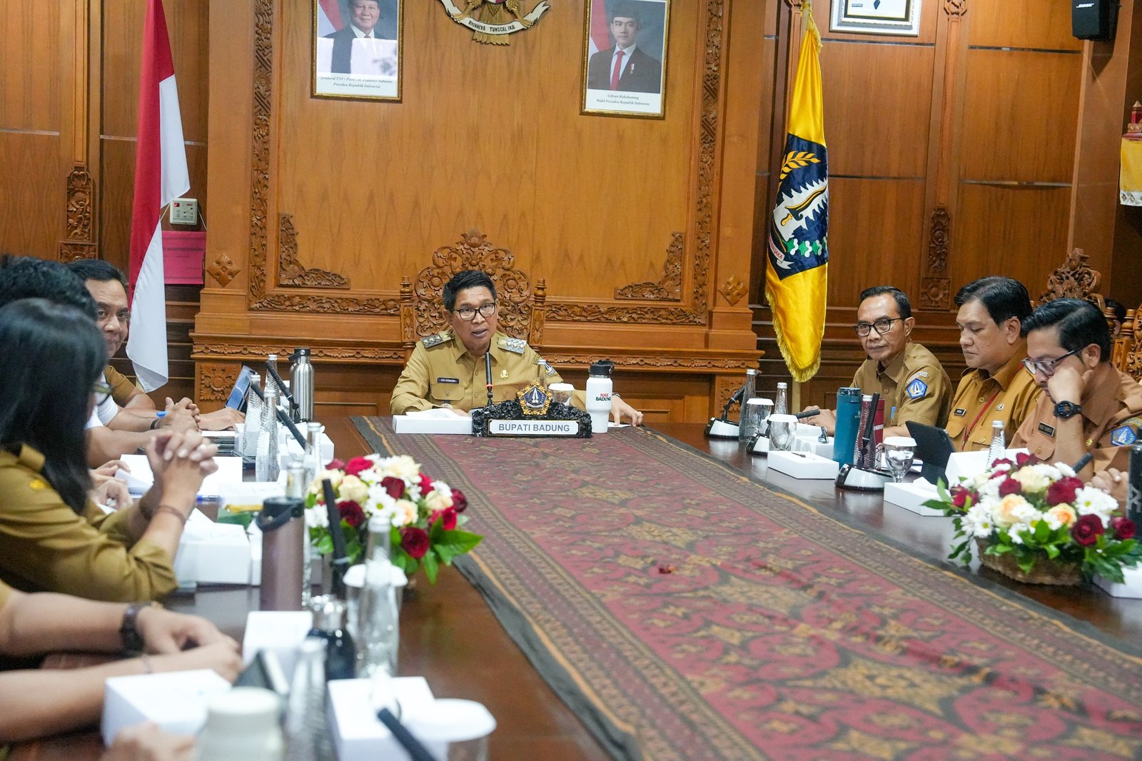 Bupati Adi Arnawa mengikuti rapat pinjaman daerah Badung