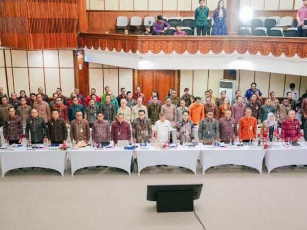 Bupati Badung Adi Arnawa bersama Gubernur Bali menerima Tim Banggar DPR RI
