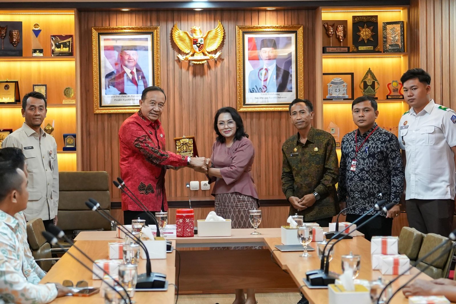 Rasniathi Adi Arnawa bersama Paskibraka Badung saat kunjungan ke IPDN dan BPIP RI