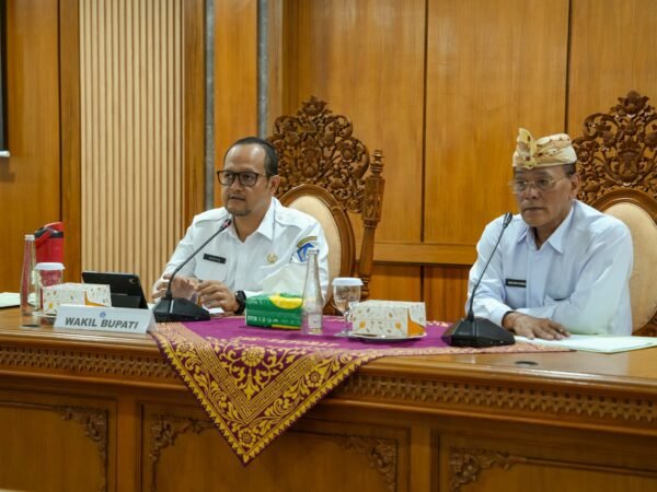 Wakil Bupati Badung Bagus Alit Sucipta memimpin rapat koordinasi TPPS untuk validasi data stunting.