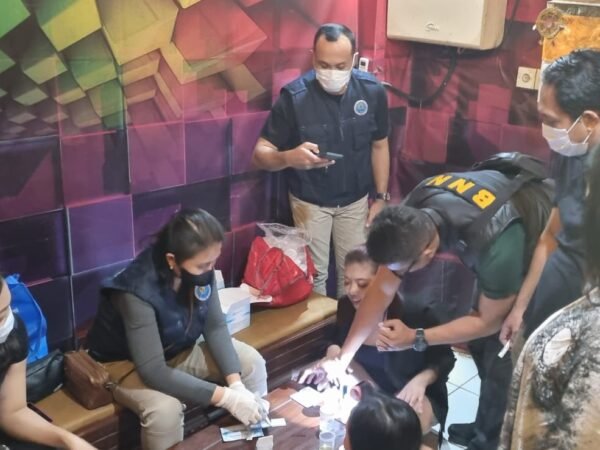 BNN Badung memeriksa urine 100 pekerja tempat hiburan malam