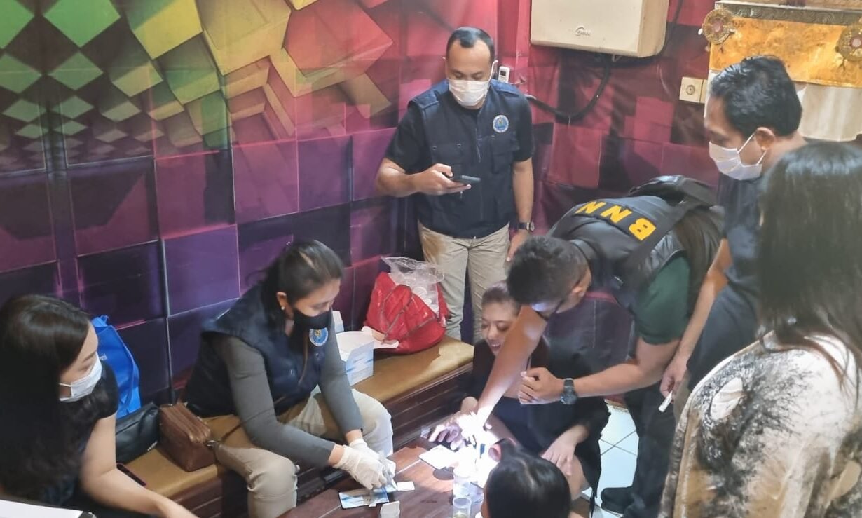 BNN Badung memeriksa urine 100 pekerja tempat hiburan malam
