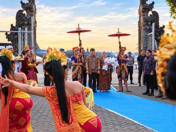 Kapolda Bali Pasma Royce disambut Tari Pendet di Lanud I Gusti Ngurah Rai