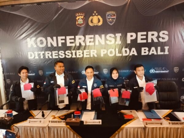 Polda Bali mengungkap dua kasus penipuan online bermodus tawaran kerja di luar negeri.
