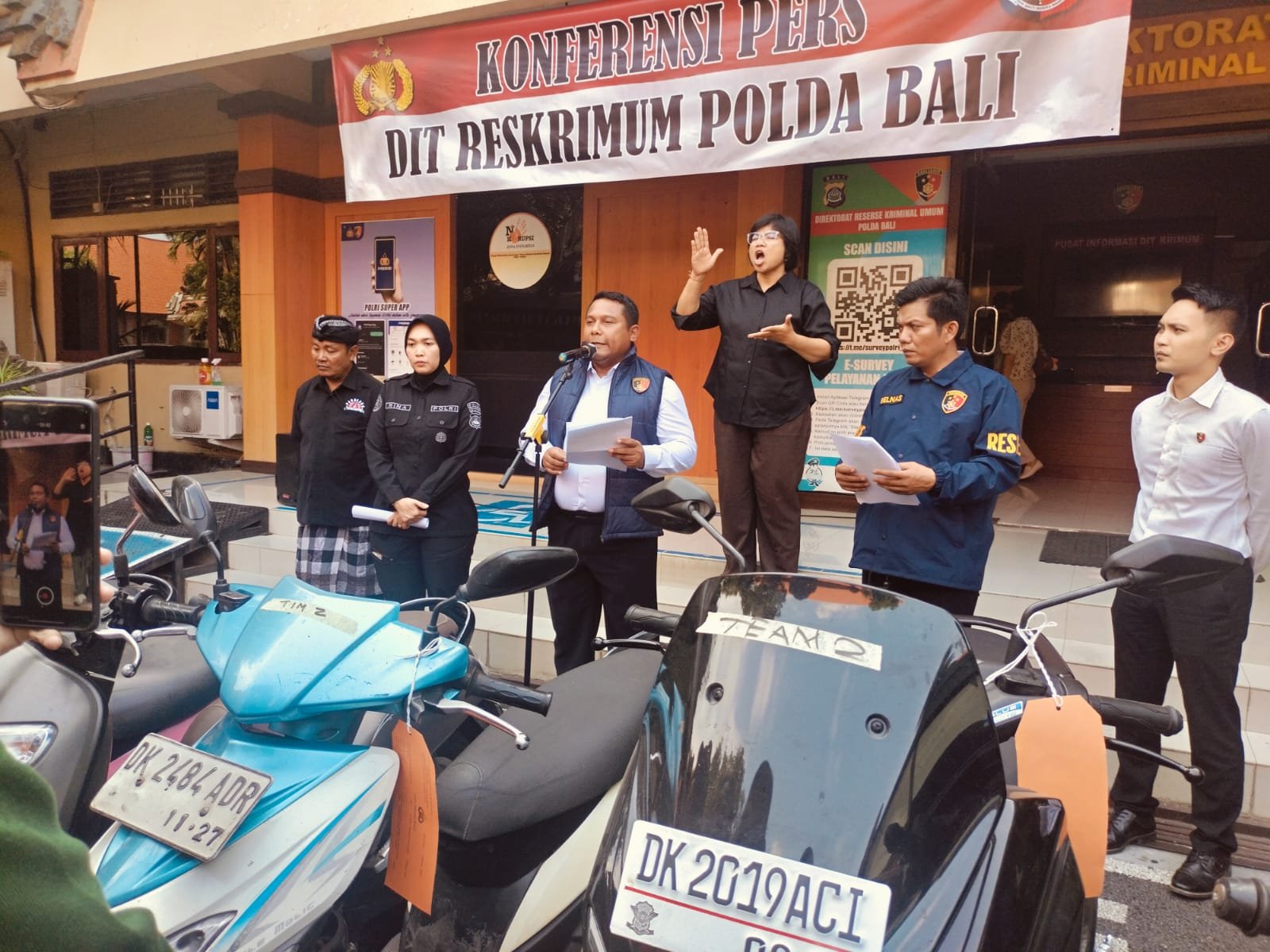 Konferensi pers pengungkapan kasus curanmor oleh Polda Bali
