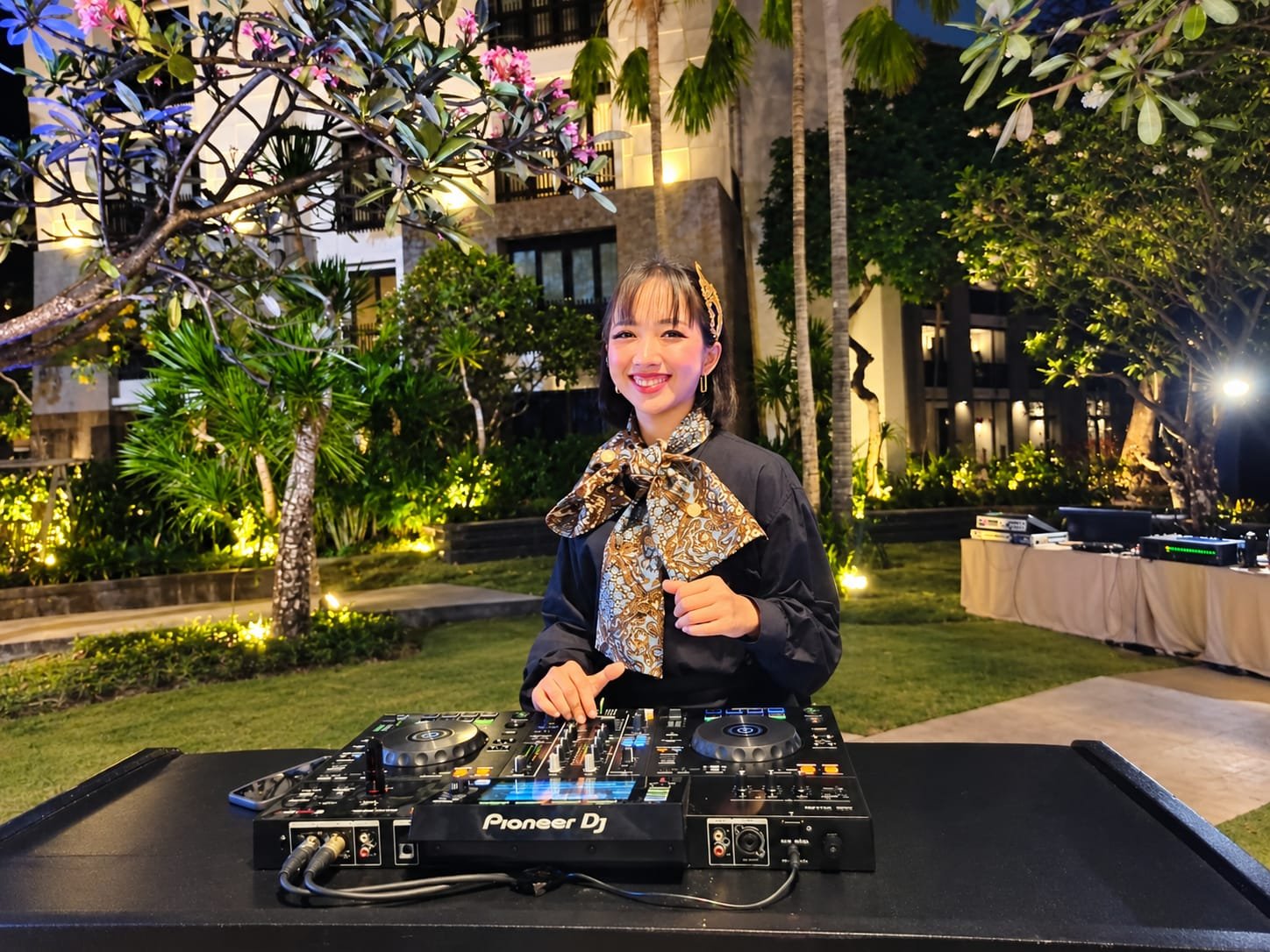 DJ Herlina, Komang Triherlina Dewi, saat menghadiri acara di Bali.